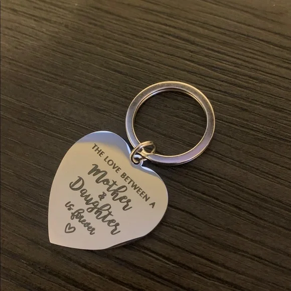 Heart-Shaped Mother & Daughter Keychain - Picture 2 of 3